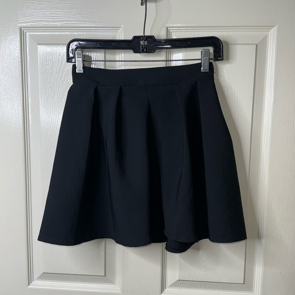 Like New- Flowy Black Mini Skirt - Picture 1 of 3